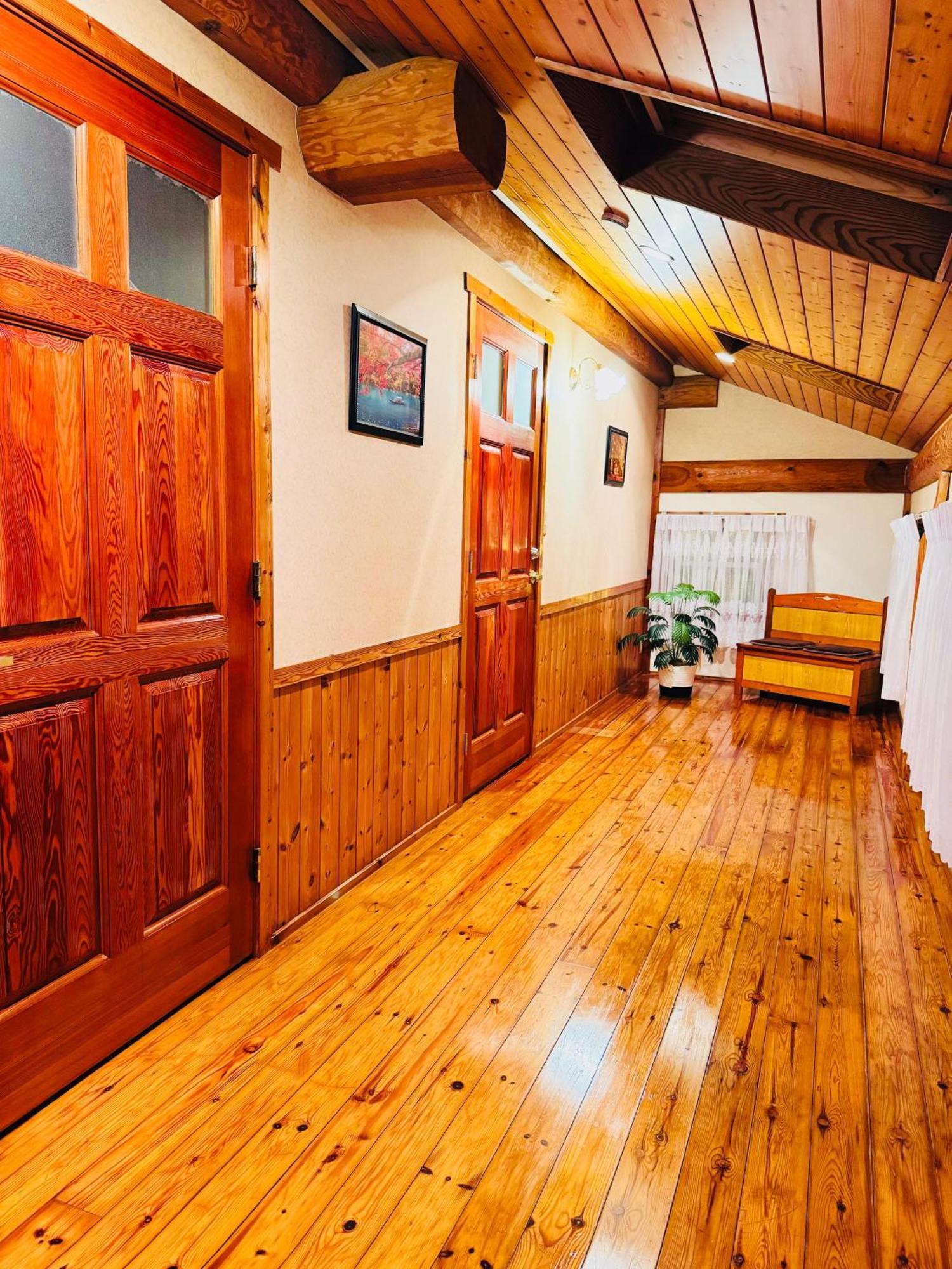 Готель Yufuin Log House No Yado Tom Sawyer Екстер'єр фото
